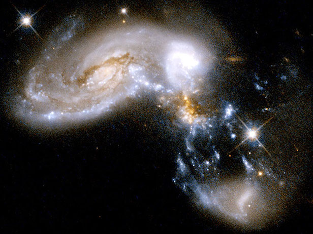 What happens to planets when galaxies collide?